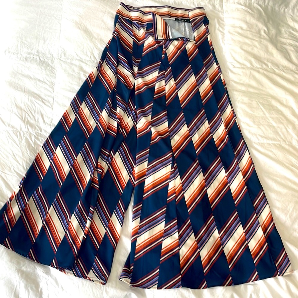 AKIRA Wide Leg Patterned High Waisted Pants size L